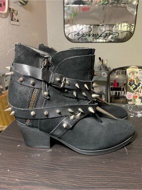 Steve Madden studded Strappy boots